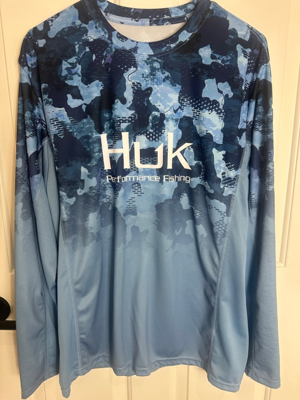 New with tags. Huk Fishing performance fabric long sleeve tee. Mens M